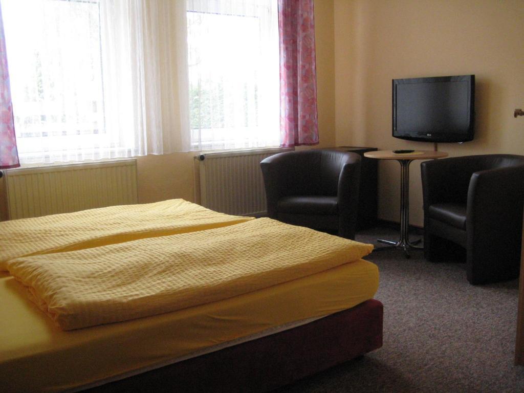 Hotel Gesellschaftshaus Bergen Auf Rugen Room photo